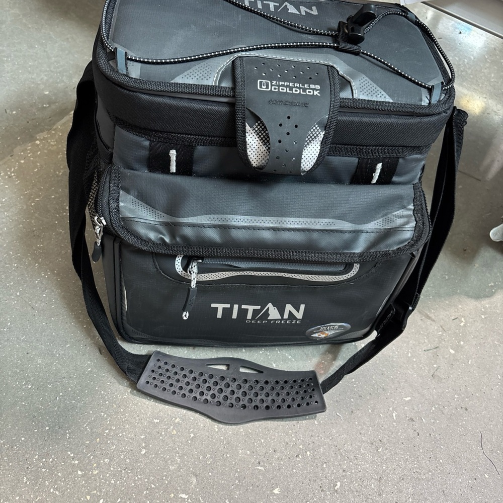 Titan Black and Gray lunch/cooler Bag